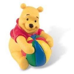 Figurina Pooh cu mingea