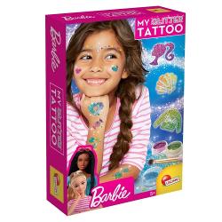 Lasa-ti creativitatea sa straluceasca cu tatuajele cu sclipici ale lui BarbieIn setul creativ vei gasi obiecte necesare pentru a crea o multime de tatuaje cu sclipici Materialele utilizate sunt sigure si au fost testate pentru a-ti permite sa creezi cele mai frumoase si trendy tatuaje folosind simboluri ale lui Barbie si pe care le poti imbogati cu pietrele pretioase cu adeziv incluseSetul contine- sabloane;- sclipici;- pietre 