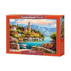 Puzzle de 2000 de piese cu un o pictura cu un sat de pe marginea lacului Cutia are dimensiunile de 35×265×5 cm iar puzzle-ul are 92×68 cm