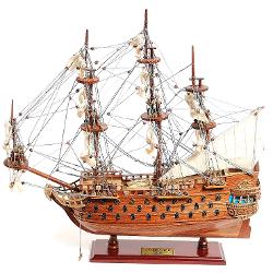Acest velier a fost construit manual din lemn de cedru rosu corespunzator tratat respectandu-se  metodele practicate in perioada istorica corespunzatoareVelierul San Felipe lansat in anul 1690 a fost una dintre cele mai frumoase galere Spaniole din secolul XVII Ea a fost nava amiral a faimoasei Armade SpanioleCu un deplasament de peste 1000 tone si avand 96 de tunuri San Felipe a fost in masura sa tina piept celor mai formidabile nave Franceze si Engleze 