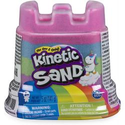 Amesteca&539;i modela&539;i &537;i crea&539;i orice v&259; pute&539;i imagina cu containerul unic Kinetic Sand Rainbow Unicorn Acest recipient castel de 140 de grame include patru straturi colorate de Nisip Kinetic - nisipul original magic modelabil &537;i fascinant Î&539;i curge prin mâini &537;i nu se usuc&259; niciodat&259; a&537;a c&259; te po&539;i juca iar &537;i iar 