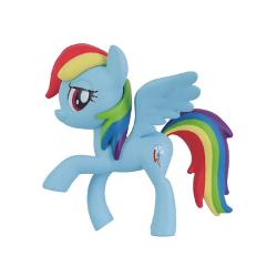Figurina Comansi My Little Pony Rainbow Dash este o jucarie pentru copii incepand cu varsta de 36 luni Colectioneaza intreaga gasca de prieteni pentru a da savoare joculuiDimensiune 7 x 65 x 3 cmGreutateMaterial TPEFigurinele My Little Pony din aceasta colectie sunt pictate manual iar vopselele folosite sunt in totalitate 