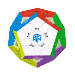 Seria de caracteristici surprinzatoare continua GAN face din cuberi speedcuberi Alegand produsele GAN alegi cel mai de succes brand de cuburi din lumeCe este un megaminx Este un cub in forma de dodecaedru Are 12 fete si 62 de piese inclusiv 12 piese centrale 20 de colturi si 30 de margini rezultand 101×1068 de combinatii Este nevoie de cel putin 347 secunde pentru a rezolva un cub 3×3 iar pentru rezolvarea unui Megaminx de 2781s Rezolvarea unui megaminx este 
