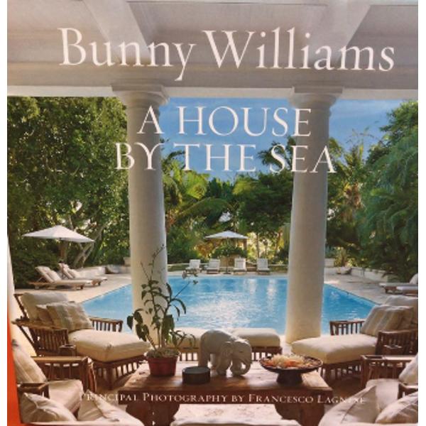 Autorul &537;i renumitul designer Bunny Williams a fost peste 40 de ani în topul lumii de design interior Noua ei carte îi invit&259; pe cititori s&259; exploreze La Colina proprietatea din Caraibe ascuns&259; în gr&259;dini luxuriante tropicale lâng&259; mare in care Bunny Williams s-a retras Cartea exploreaz&259; fiecare fa&539;et&259; a propriet&259;&539;ii - de la camere în aer liber gr&259;dini magnifice si pân&259; la luxul 