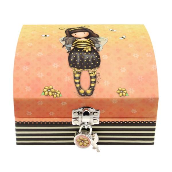 Cutie bijuterii cu cheie Gorjuss Bee Loved o cutie perfecta pentru orice decor din camera micutei tale O cutie de bijuterii foarte practica&160;Dimensiuni 116 x 145 x 92 cmLacatelul are desenata o floricica pe el;