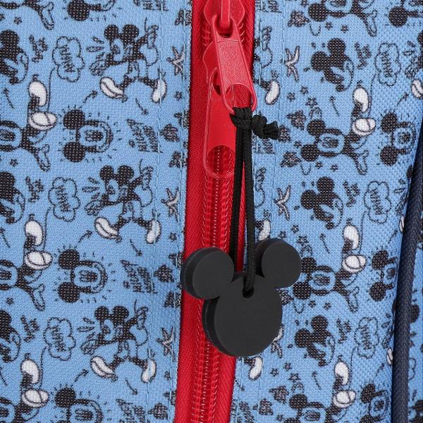Ghiozdan gradinita 28 cm Mickey Moods - culoare albastru cu imprimeu personaj Mickey Mouse material poliester dimensiune 23x28x10 cm 1 compartiment bretele ajustabile  ergonomice maner superior 2 buzunare frontale 2 buzunare laterale inchidere cu fermoar  Las&259;-l pe veselul Mickey Mouse s&259; fac&259; parte din ziua ta cu colec&539;ia Mickey Moods &537;i poart&259;-&539;i lucrurile în rucsacuri huse &537;i gen&539;i de um&259;r  cu un design clasic al 