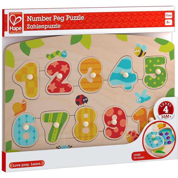 Cu atatea lucruri diferite de explorat intr-un singur puzzle puzzle-ul numeric este un mod distractiv si colorat de a explora numerele incurajati-va copilul sa completeze puzzle-ul in moduri diferite fie prin potrivirea culorilor formelor sau numerelor fie prin identificarea diferitelor modele unice ale pieselor Piesele de puzzle sunt numerotate de la 1 la 10 si fiecare are un model unic si colorat Gaurile puzzle-ului prezinta fructe diferite a caror cantitate se potriveste cu numarul 