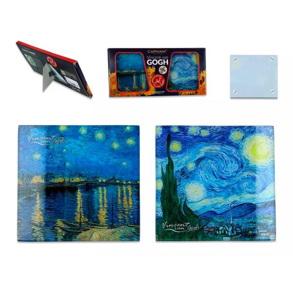 Set de 2 suporturi p&259;trate pentru c&259;ni sau pahare cu tablourile Night over the Rhone si Starry Night ale lui Vincent van GoghSuporturile suint fabricate din sticl&259; ceea ce le face foarte u&537;or de cur&259;&539;atSunt prevazute cu picioruse din siliconDimensiuni 105x105cm