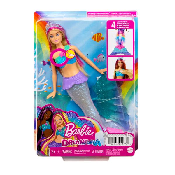 Luminati joaca impreuna cu papusa BarbieCopiii pot spune tot felul de povesti fantastice cu papusa Barbie Dreamtopia Twinkle Lights Mermaid cu aripioara curcubeu si o coada sidefata care sclipeste cu patru spectacole de lumini coloratePapusa Barbie face valuri in cada sau in piscina Scufundati-o in apa pentru a-i vedea coada sidefata luminand unul dintre cele patru spectacole de lumini curcubeu stralucitoare Pentru a aduce distractia la pe uscat apasati butonul in 