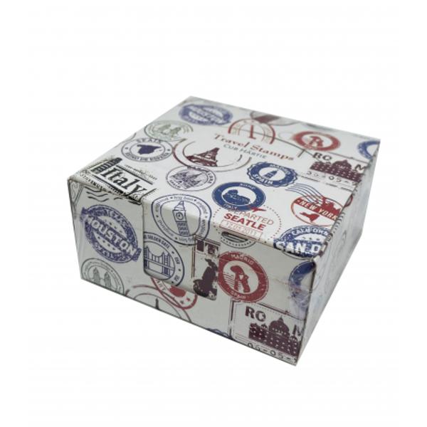 Cub hârtie alb în suport carton•  format 90x90 mm 500 file•  suport carton policromie lucios