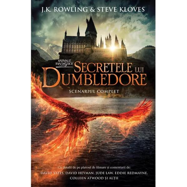 Scenariul oficial Animale fantastice Secretele lui Dumbledore cuprinde textul complet scris de JK Rowling &537;i Steve Kloves precum &537;i detalii de pe platoul de filmare printre care schi&539;e de costume reprezent&259;ri grafice ale locurilor afi&537;e steaguri comentarii ale actorilor din rolurile principale &537;i ale membrilor din echipa de crea&539;ieCu dueluri dramatice creaturi fascinante &537;i magie la fiecare pas aceast&259; 