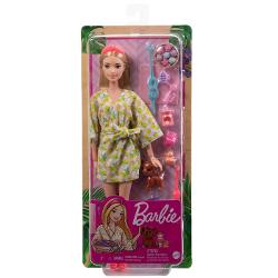 Papusa Barbie® stie ca ingrijirea de sine o ajuta sa se simta fericita si sanatoasa Aceste seturi de papusi si accesorii celebreaza modurile ei preferate de a se reincarca -- toate cu un catelus adorabil in carpa Copiii pot alege dintre teme precum spa un antrenament in aer liber si drumetii apoi isi pot lasa imaginatia sa o ia de acolo Fiecare se vinde separat in functie de disponibilitate Papusile nu pot sta singure Culorile si decoratiunile pot varia Ofera-ti o zi de relaxare 