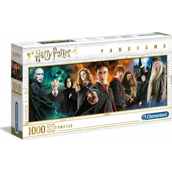 Setul include un puzzle de 1000 de piese cu personajele indragite din filmul Harry PotterDimensiune puzzle asamblat 9 x 50 cmVarsta recomandata 4 ani