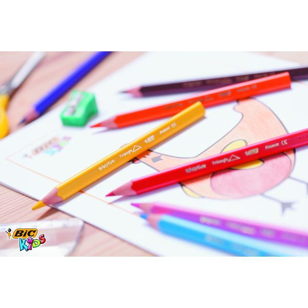 Creioanele de colorat BIC Kids Evolution Triangle au fost dezvoltate pentru a fi super durabile si sunt recomandate copiilor cu varsta minima de 2 ani Forma triunghiulara ii ajuta pe copii sa isi dea seama cum sa isi pozitioneze corect degetele ceea ce este o abilitate esentiala de care vor avea nevoie cand vor invata sa scrie ulterior Creioanele BIC Kids Evolution Triangle au o dimensiune de 14 cm si sunt special create pentru mainile mici ale copiilor Dimensiunea lor mai mare le face sa 