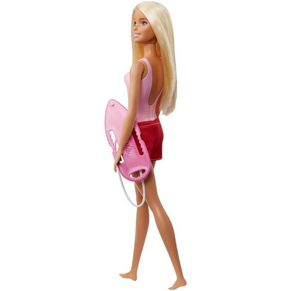 Papusile din colectia Barbie Cariere ii inspira pe copii sa aiba visuri marete si teluri inalte Papusa poarta tinuta potrivita pentru profesia pe care o reprezinta Scufundati-va in apa cu ajutorul lui Barbie salvamar Barbie tot timpul este dispusa sa ajute Creeaza povesti nelimitate cu aceste papusi Barbie diverse cariere
