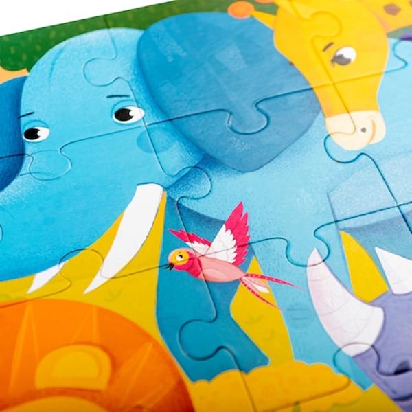 Acest puzzle urias reprezinta o modalitate foarte utila si placuta prin care copiii pot ajunge sa cunoasca si sa admire lumea minunata a savanei imaginandu-si ca se afla intr-o extraordinara aventura safari Animalele preferate vor prinde viata sub ochii lor iar timpul va trece repede si cu folosBeneficiiCele 40 de piese de puzzle confectionate din carton de buna calitate se pot asambla cu usurinta Desenele cu animalele din savana sunt atractive si viu 
