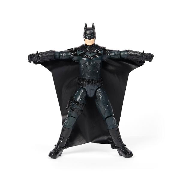 Creeaza-ti propriile aventuri epice ale lui Batman cu figurinele de actiune Batman de 30cmFiecare figurina de actiune are 11 puncte de articulare o pelerina din panza si un stil de film detaliat care aduce la viata figurinele tale preferate din filmul BatmanFanii benzilor desenate de toate varstele adora figurinele Batman Implica-ti imaginatia si creeaza-ti propriile batalii cu Batman Cu o gama de figurine de colectionat din filmul Batman acum iti poti extinde 