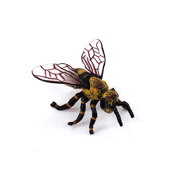 Tudor Arghezi a fost inspirat de lumea miraculoasa a albinelor si le-a dedicat o seama de poezii Ce poate fi mai frumos decat sa explorezi varietatea celor 20000 de specii de albine existente pe Terra Stiai ca cea mai mare albina are o lungime de 39 cm iar cea mai mica 21 mm Acum iti poti imbogati cunostintele intr-un mod interactiv prin intermediul figurinelor PapoFigurina Papo Albina este o 