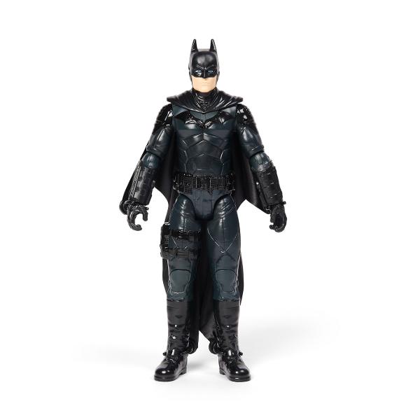 Creeaza-ti propriile aventuri epice ale lui Batman cu figurinele de actiune Batman de 30cmFiecare figurina de actiune are 11 puncte de articulare o pelerina din panza si un stil de film detaliat care aduce la viata figurinele tale preferate din filmul BatmanFanii benzilor desenate de toate varstele adora figurinele Batman Implica-ti imaginatia si creeaza-ti propriile batalii cu Batman Cu o gama de figurine de colectionat din filmul Batman acum iti poti extinde 
